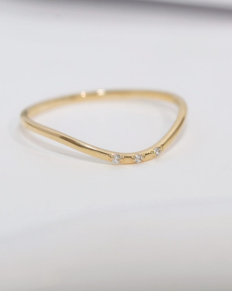 Wavy Three Stone Diamond Ring