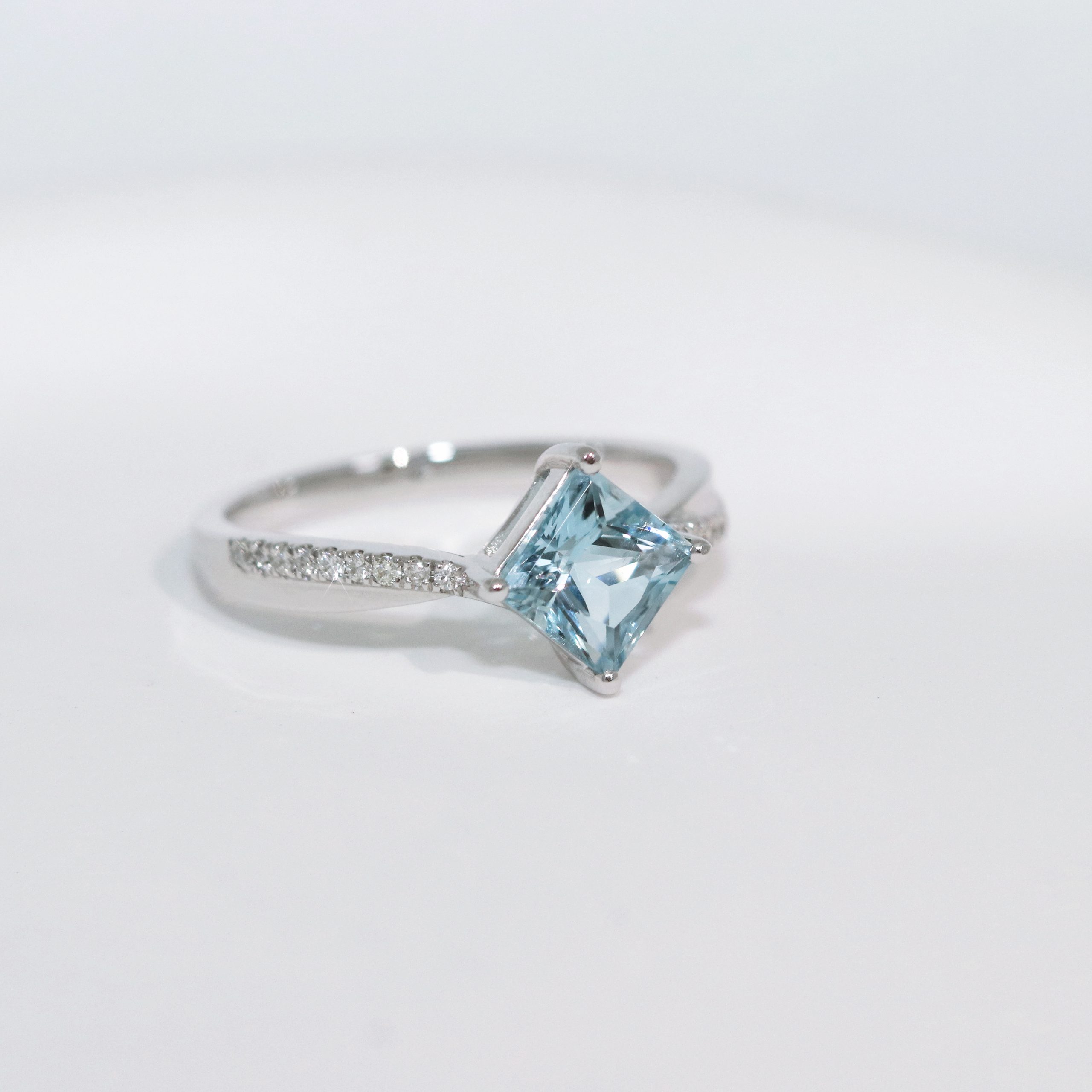 Princess Cut Aquamarine Diamond Ring - Image 3