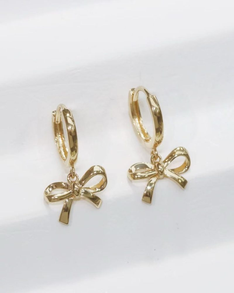 Plain Gold Ribbon Hoop Earrings